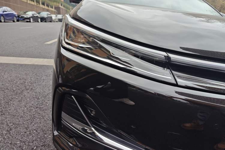 Used Geely Galaxy A7 2025 Model EM-i 150km Starship Edition Right Front Headlight