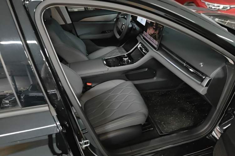 Used Geely Galaxy A7 2025 Model EM-i 70km Luxury Edition Right Front Seat