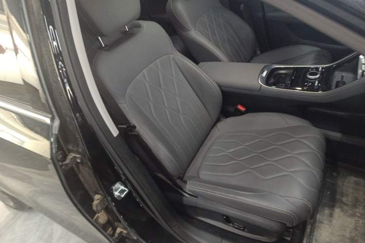 Used Geely Galaxy A7 2025 Model EM-i 150km Starship Edition Right Front Seat