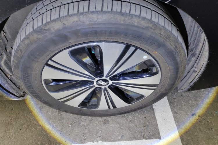 Used Geely Galaxy A7 2025 Model EM-i 150km Prestige Edition Right Front Wheel Hub