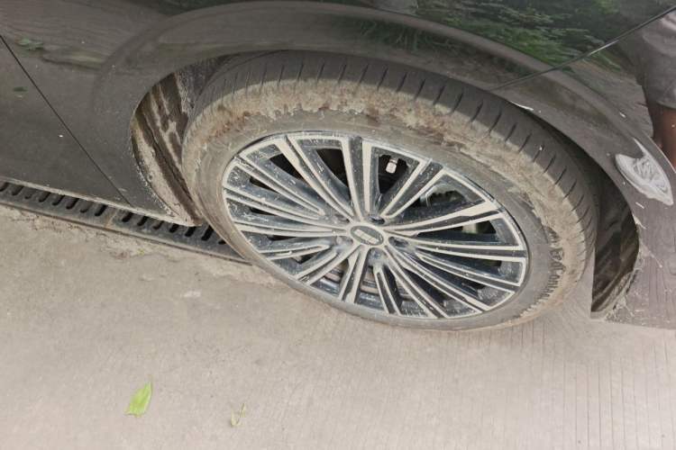 Used Geely Galaxy A7 2025 Model EM-i 150km Starship Edition Right Front Wheel Hub