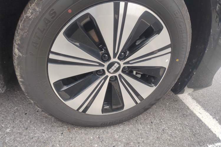 Used Geely Galaxy A7 2025 Model EM-i 150km Exploration+ Edition Right Front Wheel Hub