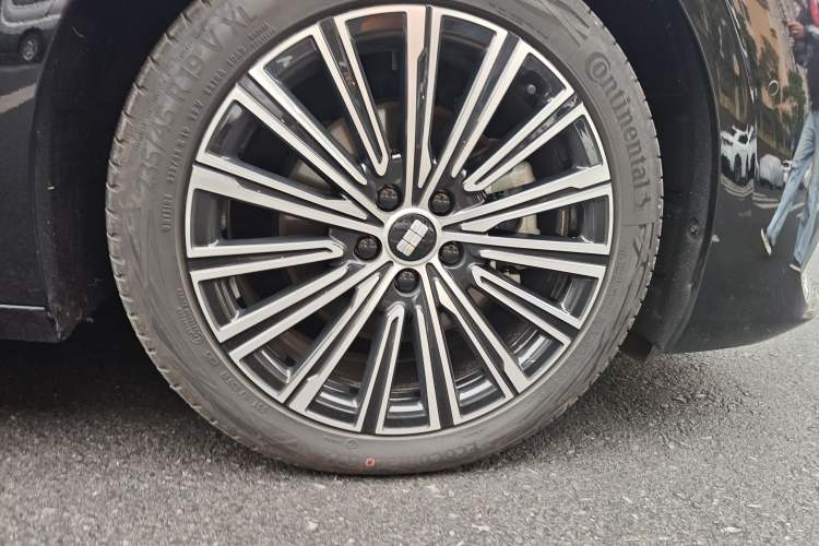 Used Geely Galaxy A7 2025 Model EM-i 150km Starship Edition Right Front Wheel Hub