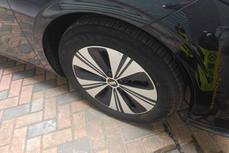 Used Geely Galaxy A7 2025 Model EM-i 150km Exploration+ Edition Right Front Wheel Hub