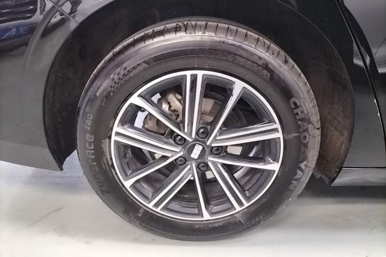 Used Geely Galaxy A7 2025 Model EM-i 70km Luxury Edition Right Rear Wheel Hub