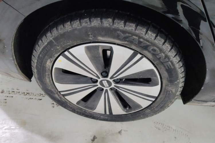 Used Geely Galaxy A7 2025 Model EM-i 150km Prestige Edition Right Rear Wheel Hub