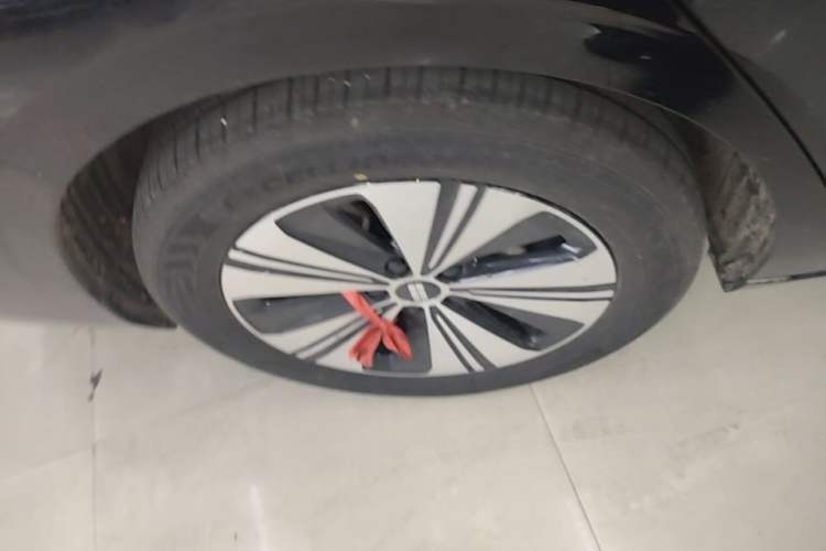 Used Geely Galaxy A7 2025 Model EM-i 150km Exploration+ Edition Right Rear Wheel Hub