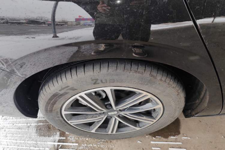 Used Geely Galaxy A7 2025 Model EM-i 70km Luxury Edition Right Rear Wheel Hub