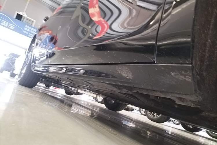 Used Geely Galaxy A7 2025 Model EM-i 70km Luxury Edition Right Side Sill