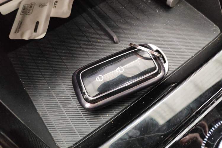 Used Geely Galaxy A7 2025 Model EM-i 70km Luxury Edition Vehicle Key