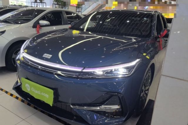 Ojetý Geely Galaxy A7 2025 Model EM-i 150km Starship Edition