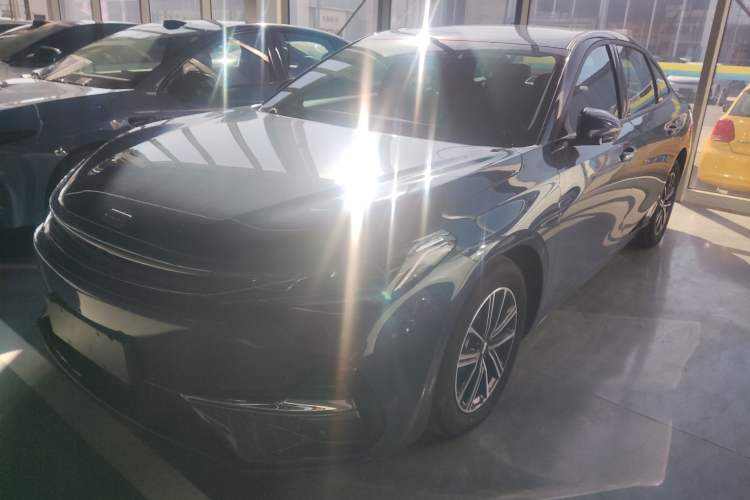 Geely Galaxy A7 2025 Model EM-i 70km Luxury Edition