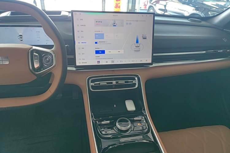Used Geely Galaxy A7 2025 Model EM-i 150km Starship Edition Audio And AC Panel