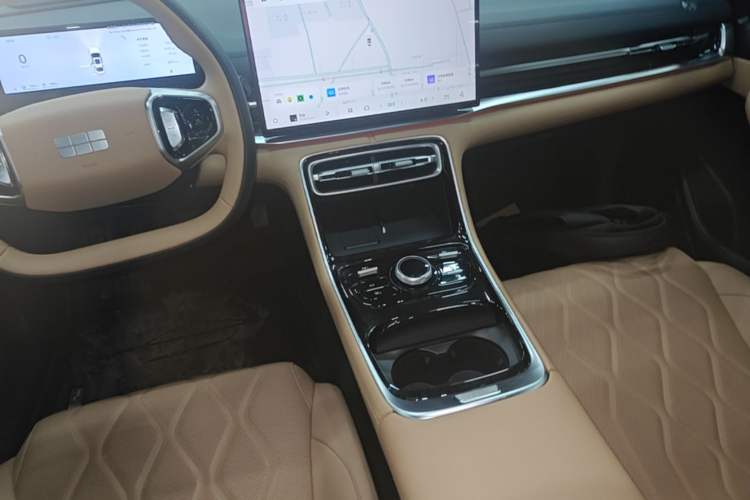 Used Geely Galaxy A7 2025 Model EM-i 150km Starship Edition Audio And AC Panel