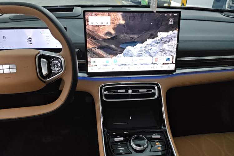 Used Geely Galaxy A7 2025 Model EM-i 150km Starship Edition Audio And AC Panel