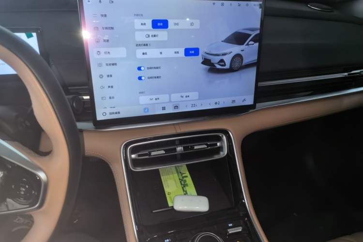 Used Geely Galaxy A7 2025 Model EM-i 150km Starship Edition Audio And AC Panel