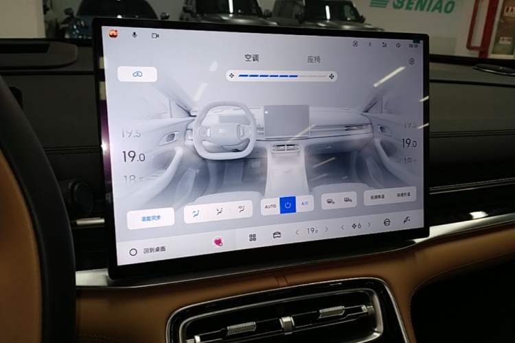 Used Geely Galaxy A7 2025 Model EM-i 150km Starship Edition Audio And AC Panel