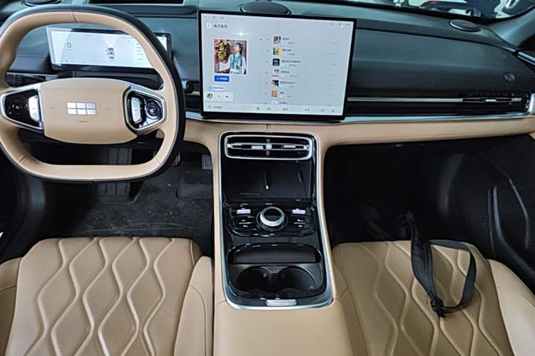 Used Geely Galaxy A7 2025 Model EM-i 150km Starship Edition Audio And AC Panel