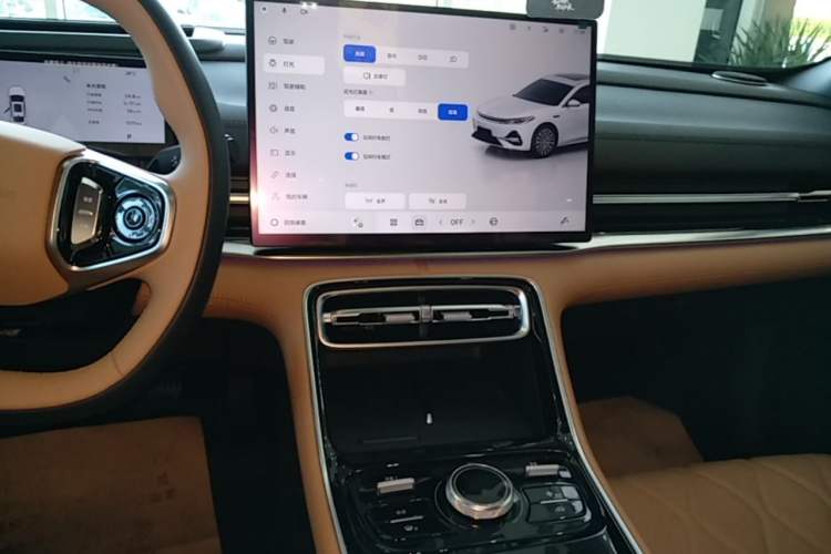 Used Geely Galaxy A7 2025 Model EM-i 150km Starship Edition Audio And AC Panel