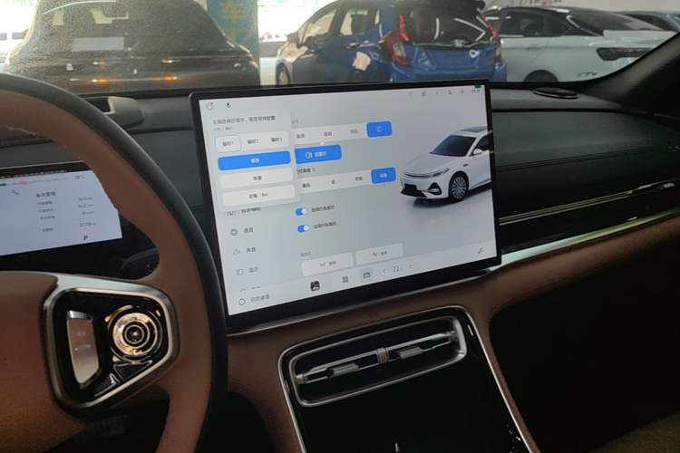 Used Geely Galaxy A7 2025 Model EM-i 150km Starship Edition Audio And AC Panel