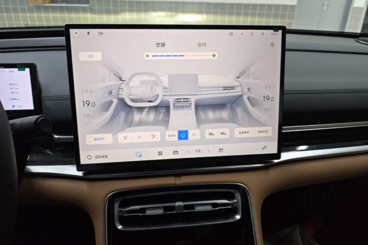 Used Geely Galaxy A7 2025 Model EM-i 150km Starship Edition Audio And AC Panel