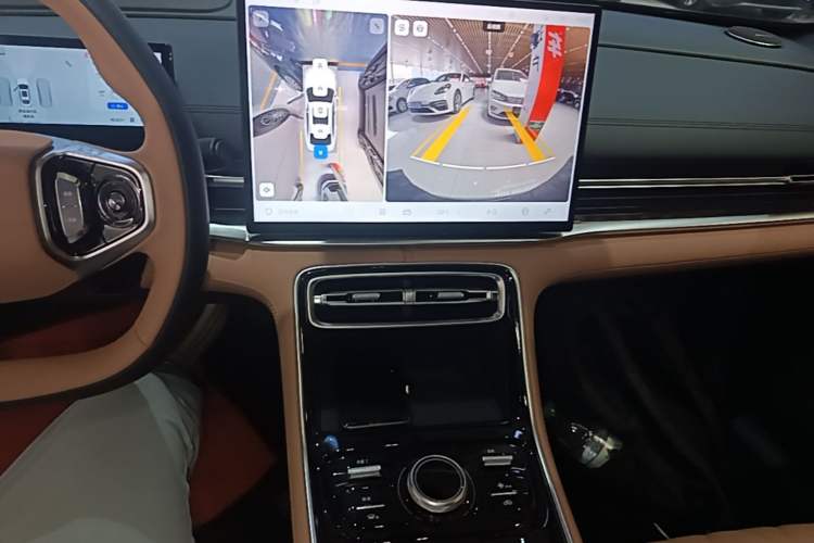 Used Geely Galaxy A7 2025 Model EM-i 150km Starship Edition Audio And AC Panel