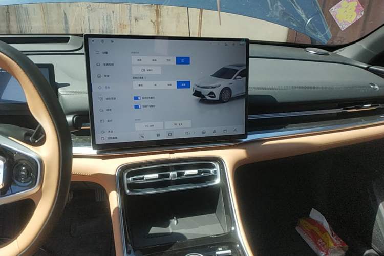 Used Geely Galaxy A7 2025 Model EM-i 150km Starship Edition Audio And AC Panel