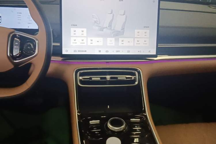 Used Geely Galaxy A7 2025 Model EM-i 150km Starship Edition Audio And AC Panel