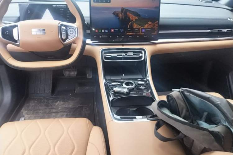 Used Geely Galaxy A7 2025 Model EM-i 150km Starship Edition Audio And AC Panel