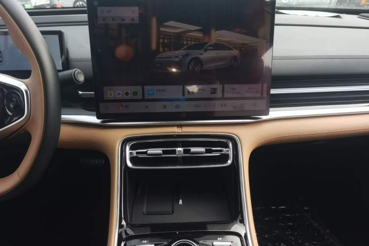 Used Geely Galaxy A7 2025 Model EM-i 150km Starship Edition Audio And AC Panel