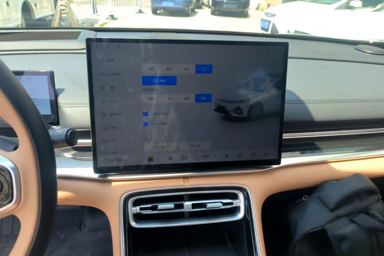 Used Geely Galaxy A7 2025 Model EM-i 150km Starship Edition Audio And AC Panel