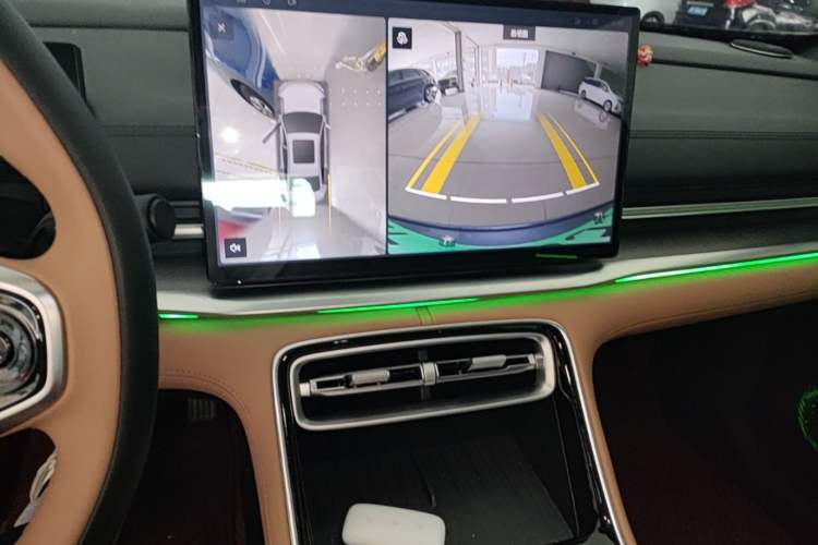 Used Geely Galaxy A7 2025 Model EM-i 150km Prestige Edition Audio And AC Panel