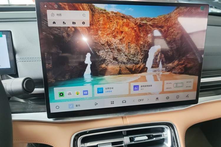 Used Geely Galaxy A7 2025 Model EM-i 150km Starship Edition Audio And AC Panel