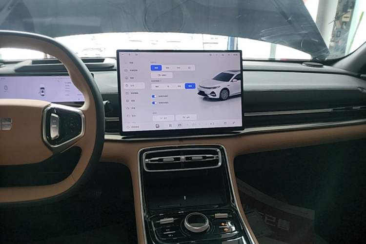Used Geely Galaxy A7 2025 Model EM-i 150km Starship Edition Audio And AC Panel