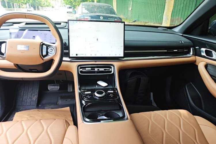 Used Geely Galaxy A7 2025 Model EM-i 150km Starship Edition Audio And AC Panel