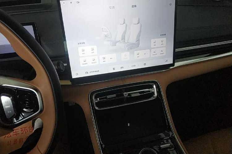Used Geely Galaxy A7 2025 Model EM-i 150km Starship Edition Audio And AC Panel