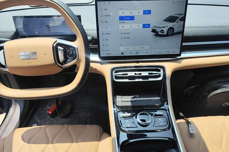 Used Geely Galaxy A7 2025 Model EM-i 150km Exploration+ Edition Audio And AC Panel