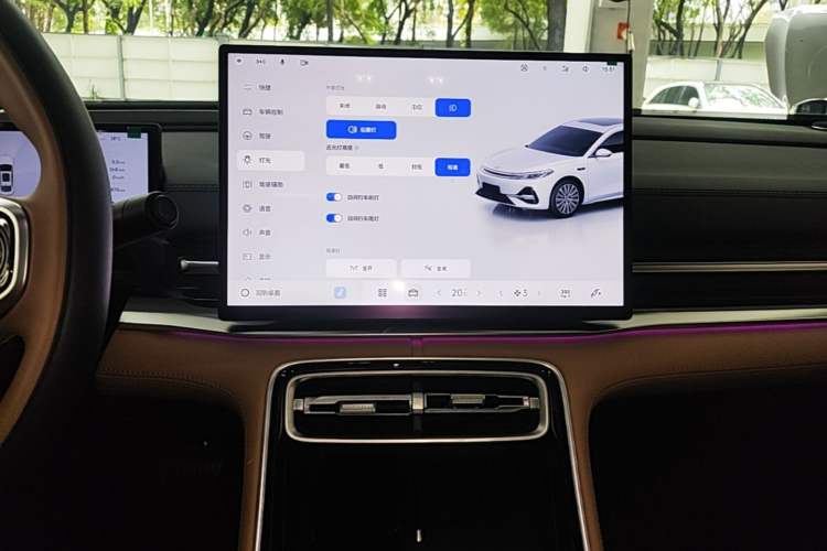 Used Geely Galaxy A7 2025 Model EM-i 150km Starship Edition Audio And AC Panel