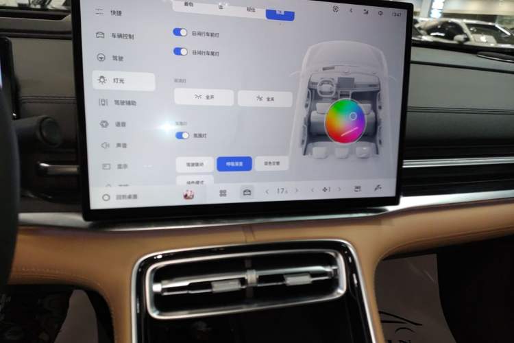 Used Geely Galaxy A7 2025 Model EM-i 150km Starship Edition Audio And AC Panel