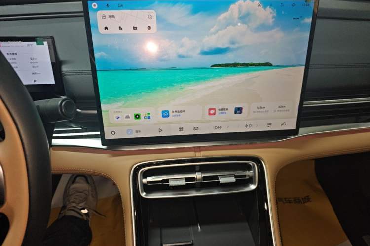 Used Geely Galaxy A7 2025 Model EM-i 150km Starship Edition Audio And AC Panel