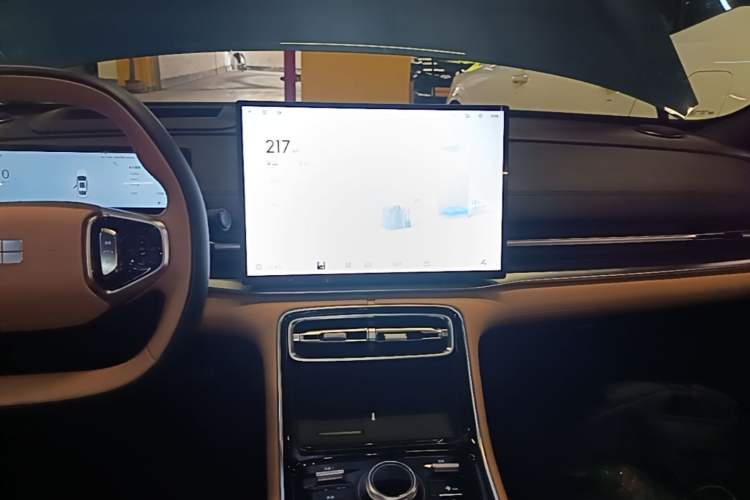 Used Geely Galaxy A7 2025 Model EM-i 150km Starship Edition Audio And AC Panel