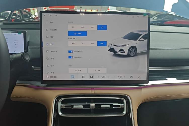 Used Geely Galaxy A7 2025 Model EM-i 150km Starship Edition Audio And AC Panel