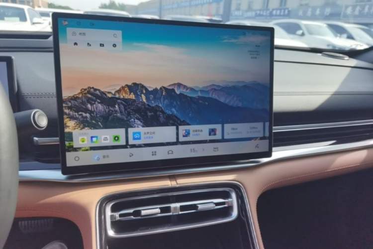 Used Geely Galaxy A7 2025 Model EM-i 150km Starship Edition Audio And AC Panel