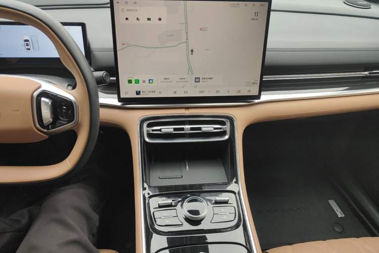 Used Geely Galaxy A7 2025 Model EM-i 150km Starship Edition Audio And AC Panel