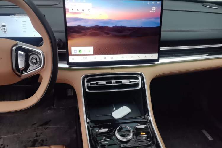 Used Geely Galaxy A7 2025 Model EM-i 150km Starship Edition Audio And AC Panel