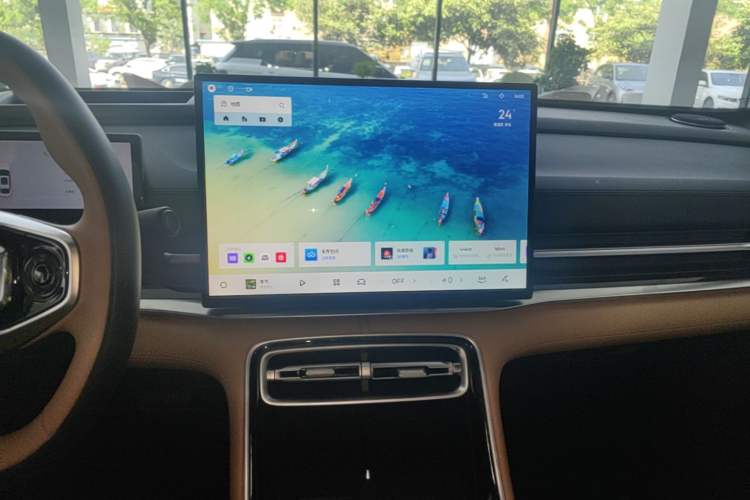 Used Geely Galaxy A7 2025 Model EM-i 150km Starship Edition Audio And AC Panel