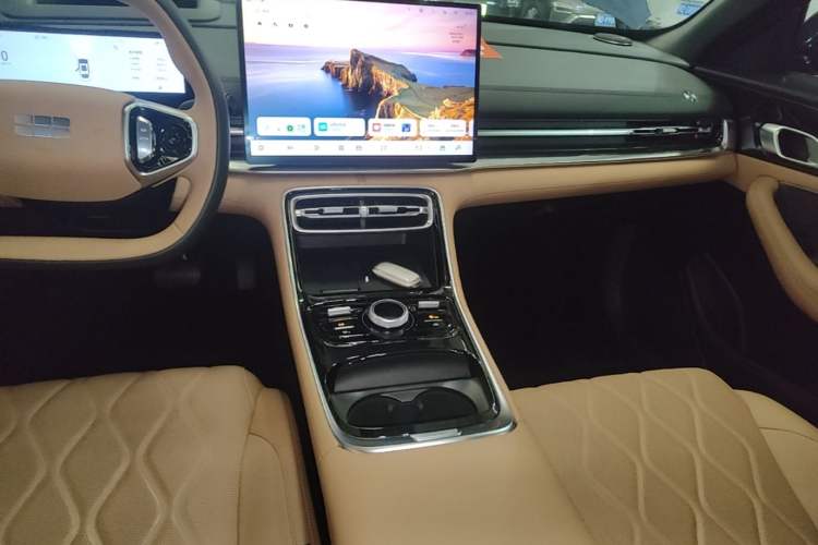 Used Geely Galaxy A7 2025 Model EM-i 150km Starship Edition Audio And AC Panel