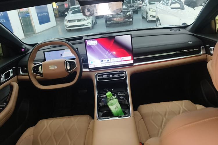 Used Geely Galaxy A7 2025 Model EM-i 150km Starship Edition Center Console