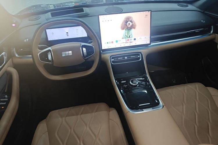 Used Geely Galaxy A7 2025 Model EM-i 150km Starship Edition Center Console