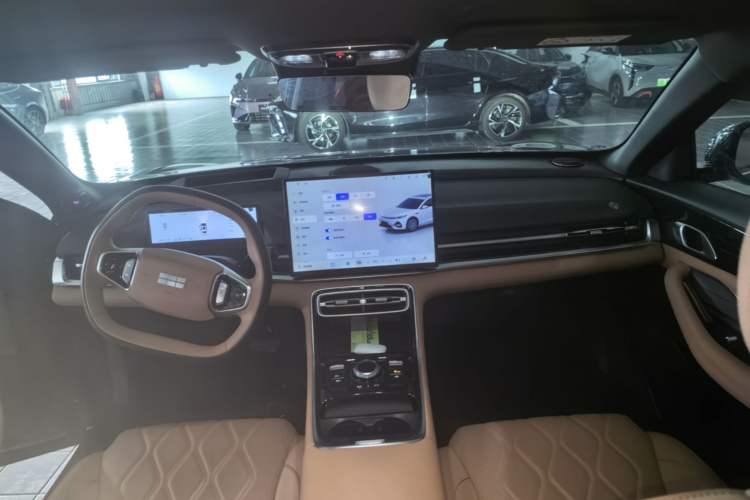 Used Geely Galaxy A7 2025 Model EM-i 150km Starship Edition Center Console